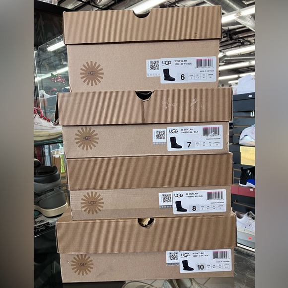 NEW UGG Skylah 1008145 Black Leather Fur Lined Boots - Picture 9 of 9